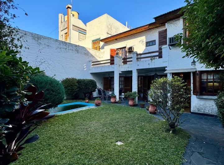 Casa · 232m² · 6 Ambientes · 1 Cochera