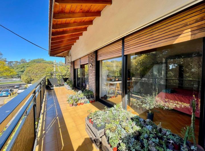 Casa · 229m² · 5 Ambientes · 1 Cochera