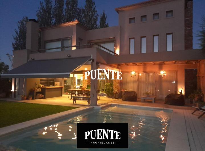 Casa · 350m² · 7 Ambientes