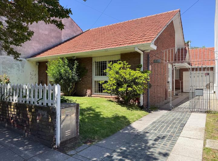 Casa · 140m² · 4 Ambientes · 1 Cochera