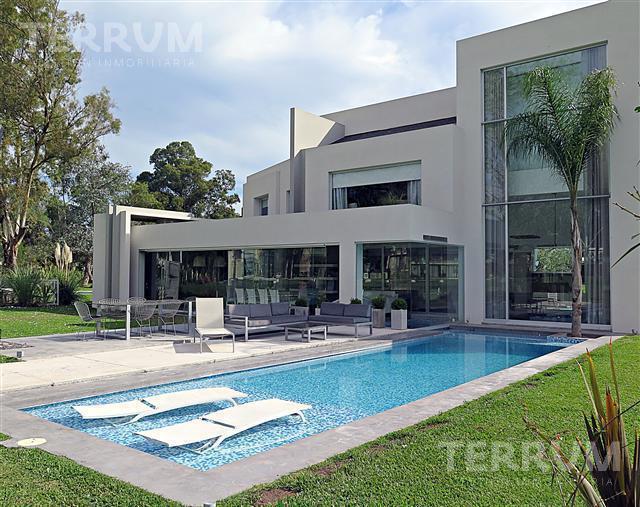 Casa · 685m² · 5 Ambientes
