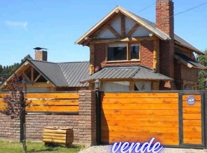 Casa · 1000m² · 4 Ambientes · 1 Cochera