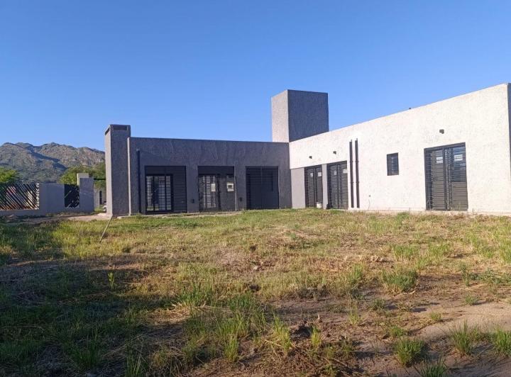Casa · 169m² · 4 Ambientes · 1 Cochera