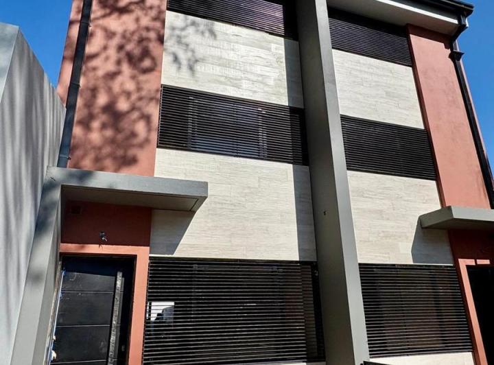 Casa · 160m² · 5 Ambientes · 1 Cochera
