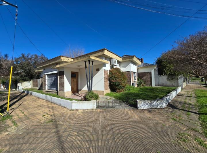 Casa · 105m² · 4 Ambientes · 1 Cochera