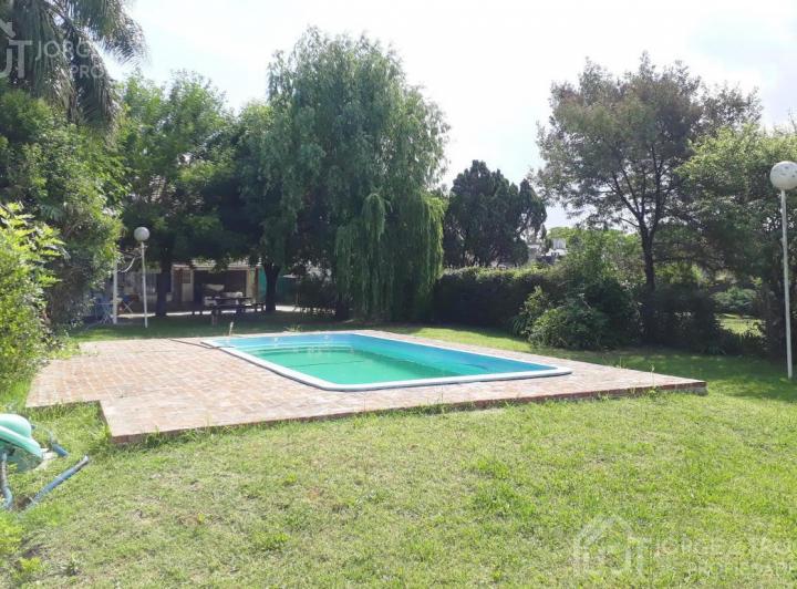 Casa · 221m² · 6 Ambientes · 2 Cocheras