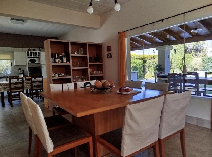 Casa · 180m² · 5 Ambientes · 2 Cocheras