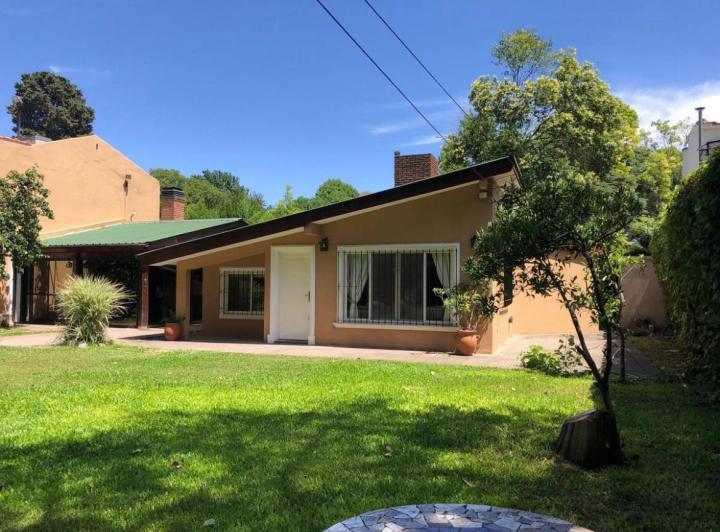 Casa · 130m² · 3 Ambientes · 2 Cocheras