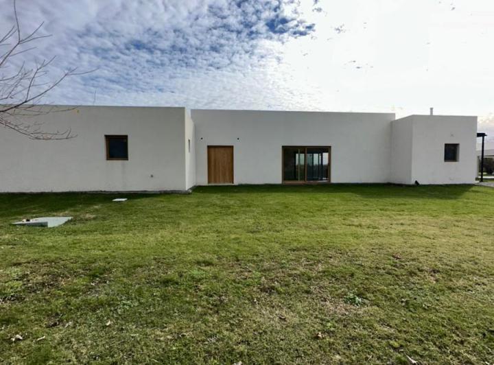 Casa · 195m² · 5 Ambientes · 2 Cocheras