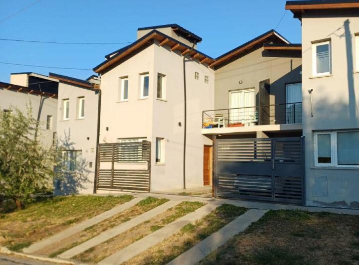 Casa · 80m² · 3 Ambientes · 1 Cochera