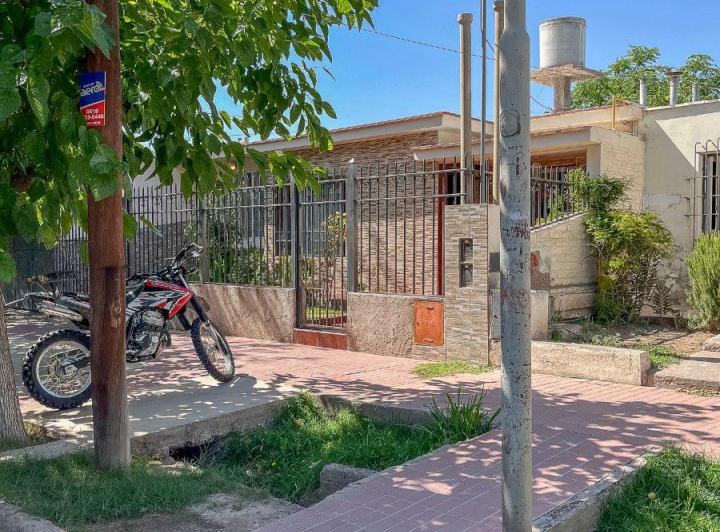 Casa · 170m² · 4 Ambientes · 2 Cocheras