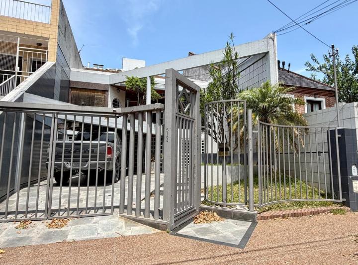 Casa · 200m² · 4 Ambientes · 3 Cocheras
