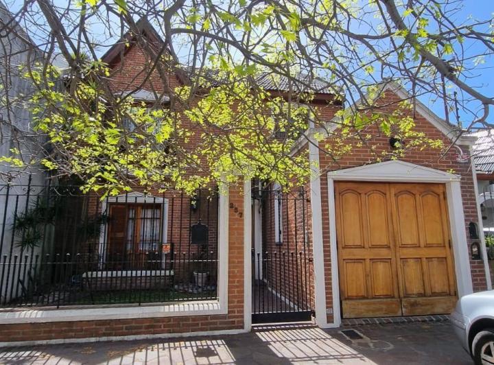 Casa · 160m² · 4 Ambientes · 1 Cochera