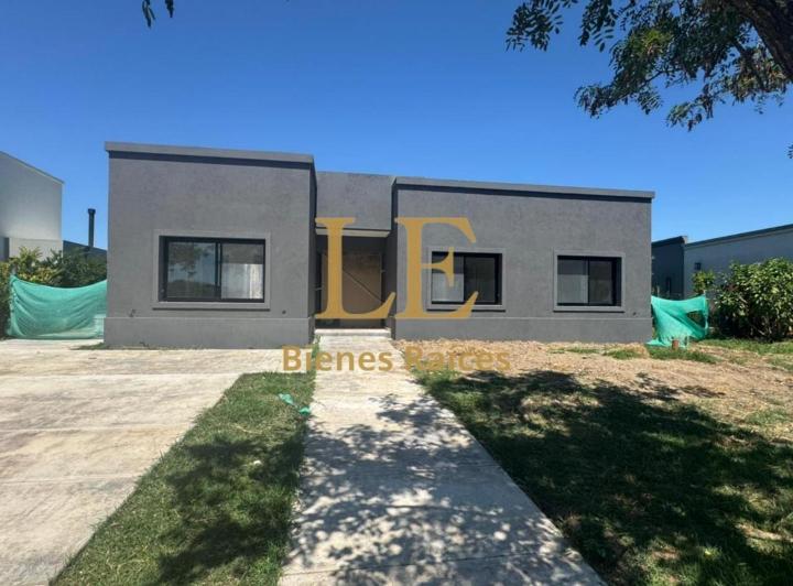 Casa · 180m² · 5 Ambientes · 3 Cocheras