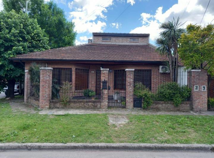 Casa · 180m² · 4 Ambientes