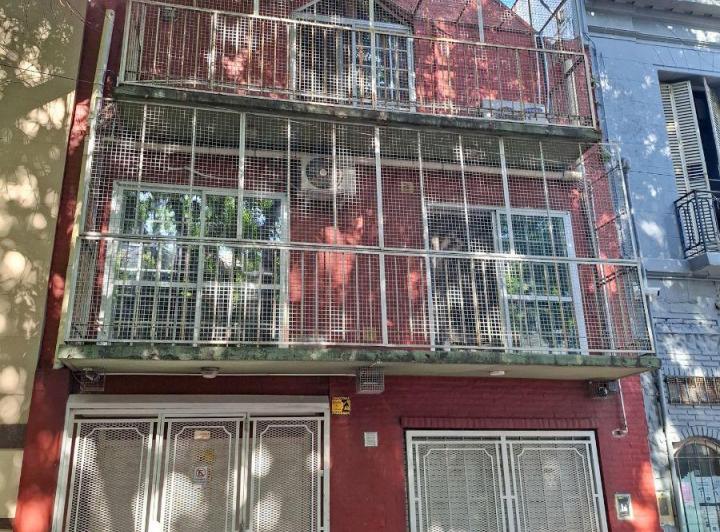 Casa · 220m² · 6 Ambientes · 1 Cochera
