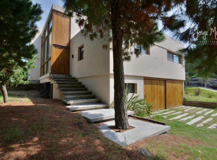 Casa · 267m² · 4 Dormitorios · 1 Cochera