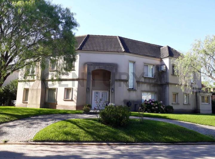 Casa · 250m² · 5 Ambientes