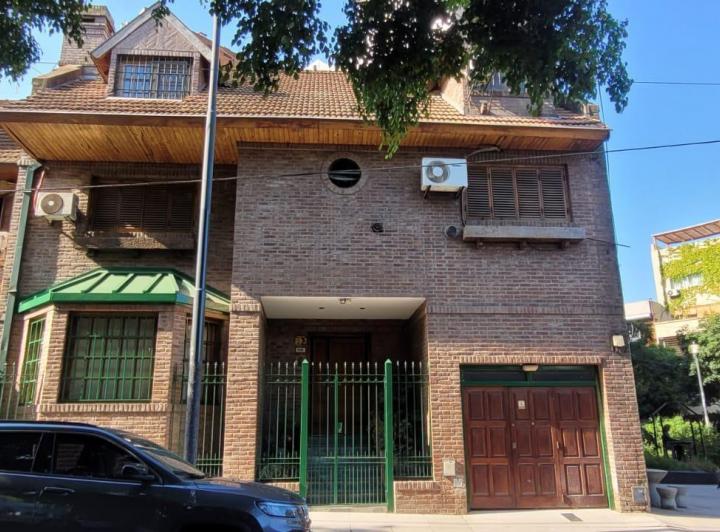 Casa · 200m² · 6 Ambientes · 1 Cochera