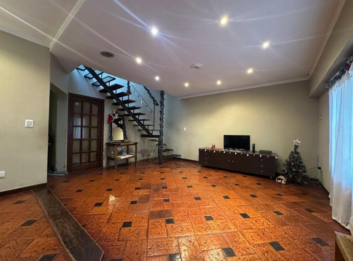 Casa · 90m² · 4 Ambientes · 1 Cochera