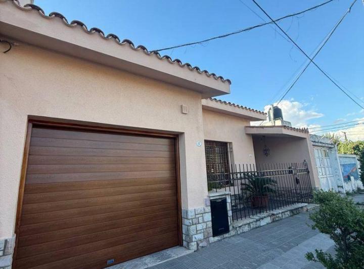 Casa · 176m² · 7 Ambientes · 1 Cochera