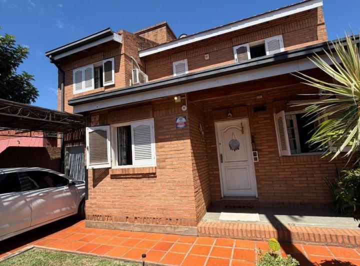 Casa · 398m² · 5 Ambientes · 1 Cochera