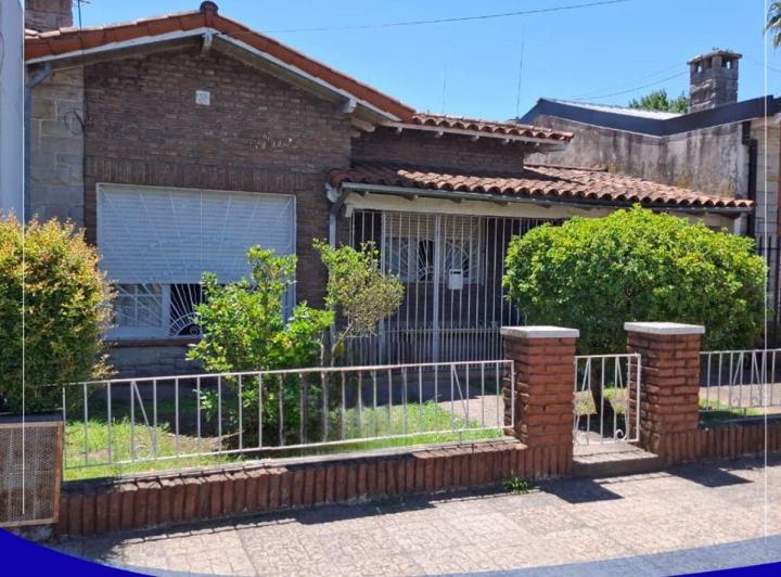 Casa · 125m² · 4 Ambientes · 2 Cocheras