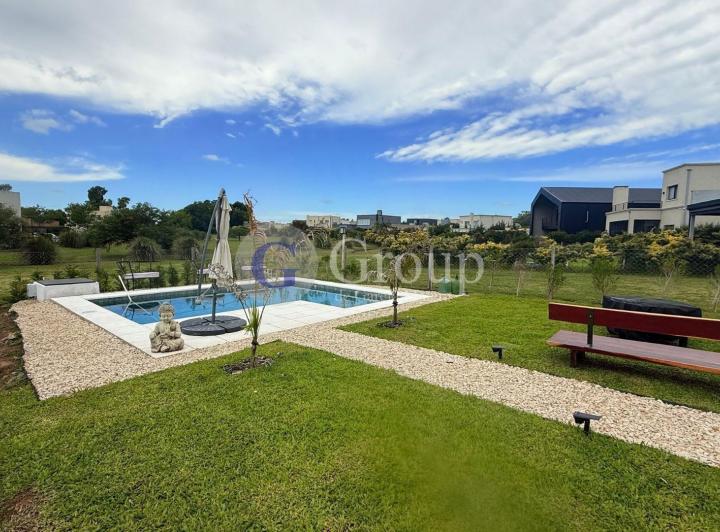 Casa · 195m² · 5 Ambientes · 2 Cocheras