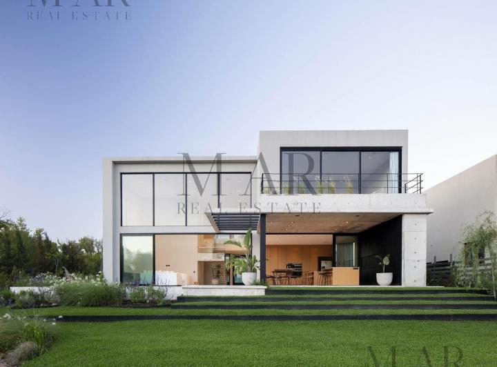Casa · 480m² · 10 Ambientes · 2 Cocheras