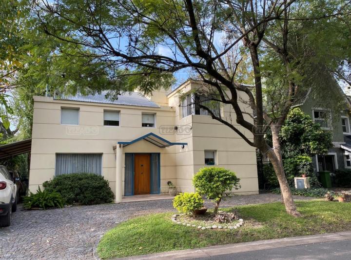 Casa · 150m² · 5 Ambientes · 1 Cochera