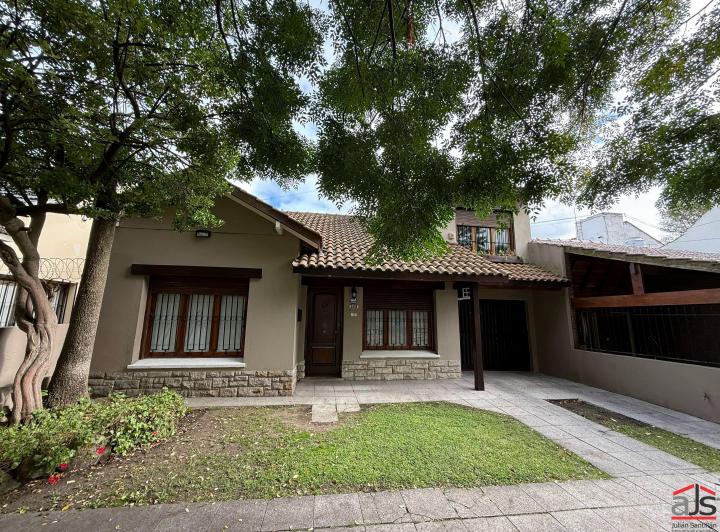 Casa · 223m² · 5 Ambientes · 1 Cochera