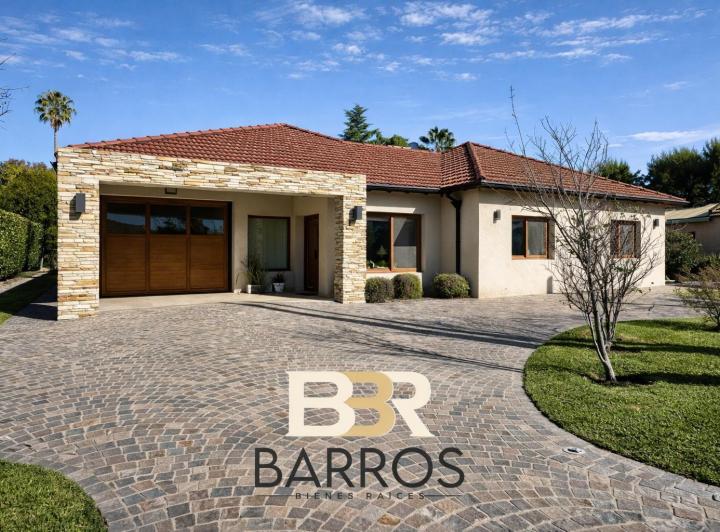 Casa · 265m² · 5 Ambientes · 2 Cocheras