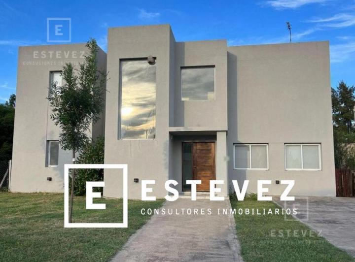 Casa · 180m² · 5 Ambientes · 4 Cocheras