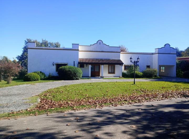 Casa · 350m² · 6 Dormitorios