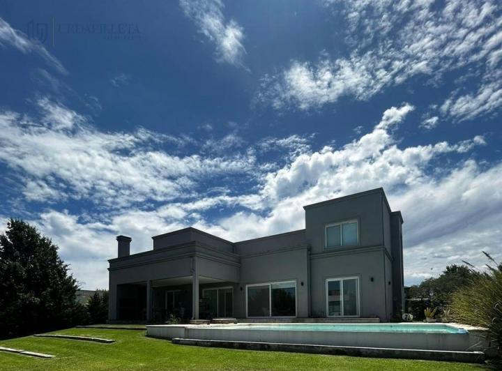 Casa · 322m² · 7 Ambientes