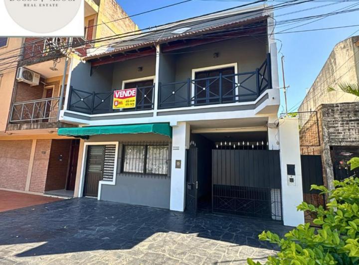 Casa · 196m² · 5 Dormitorios · 1 Cochera