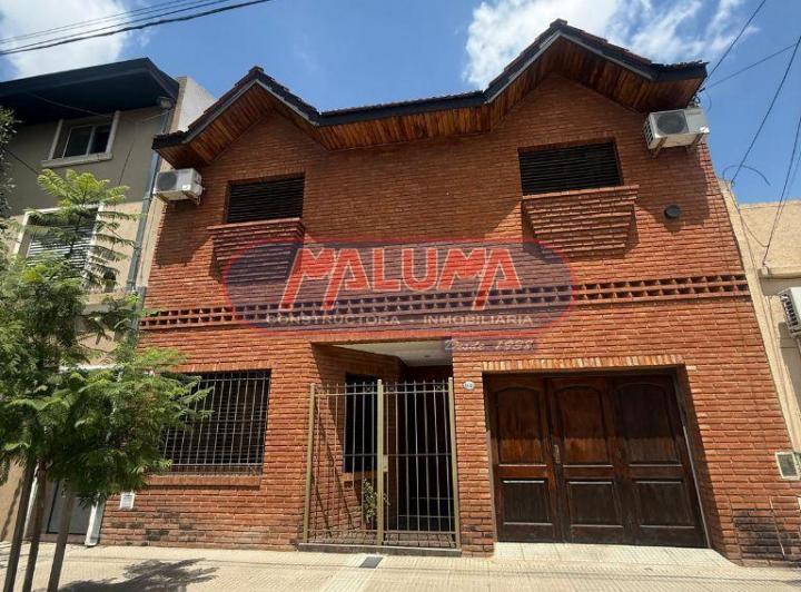 Casa · 188m² · 5 Ambientes · 2 Cocheras