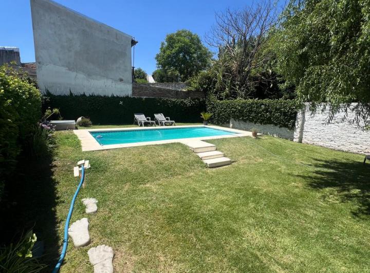 Casa · 166m² · 4 Ambientes · 2 Cocheras