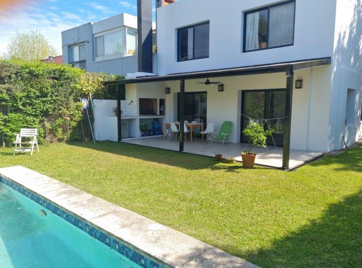 Casa · 145m² · 5 Ambientes · 2 Cocheras