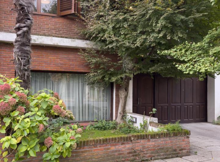Casa · 440m² · 7 Ambientes · 3 Cocheras