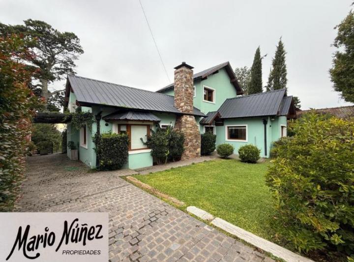 Casa · 215m² · 4 Ambientes · 1 Cochera