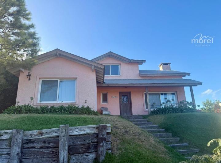 Casa · 182m² · 4 Dormitorios · 1 Cochera