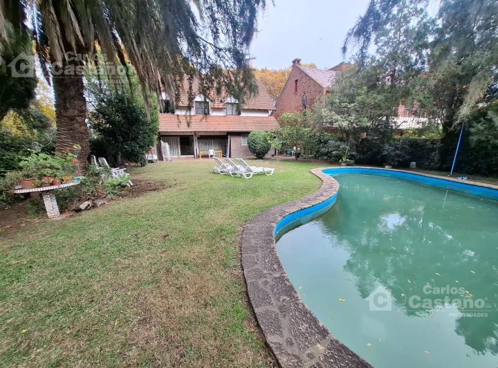 Casa · 401m² · 7 Ambientes · 3 Cocheras