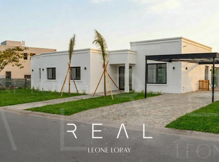 Casa · 184m² · 5 Ambientes · 2 Cocheras