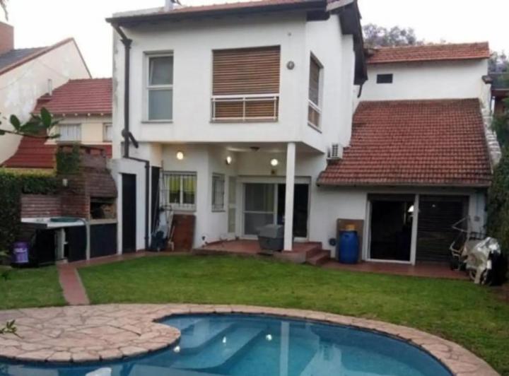 Casa · 246m² · 5 Ambientes · 2 Cocheras
