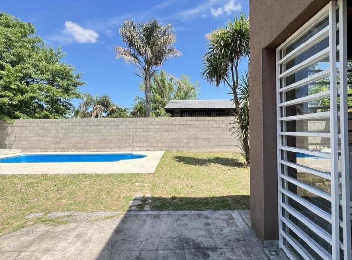Casa · 162m² · 3 Ambientes · 4 Cocheras