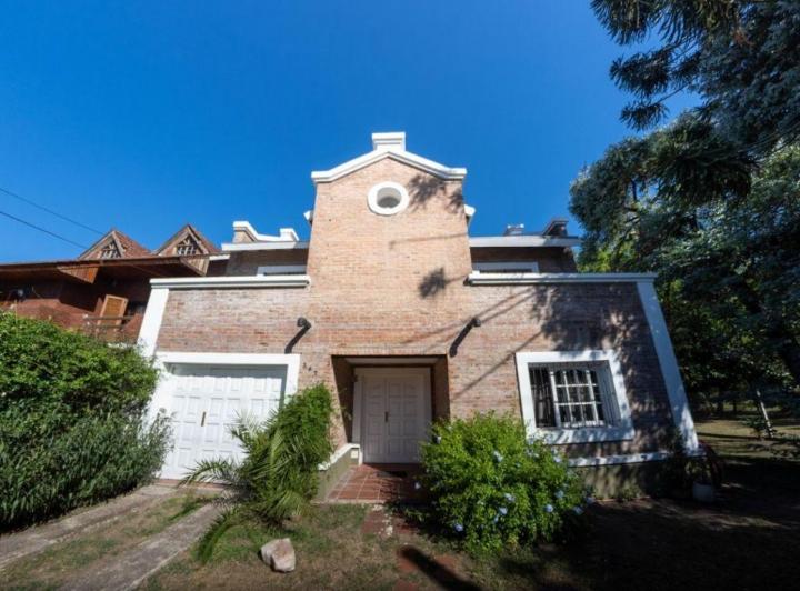 Casa · 200m² · 6 Ambientes · 1 Cochera