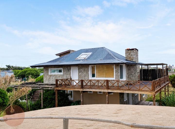 Casa · 225m² · 4 Ambientes