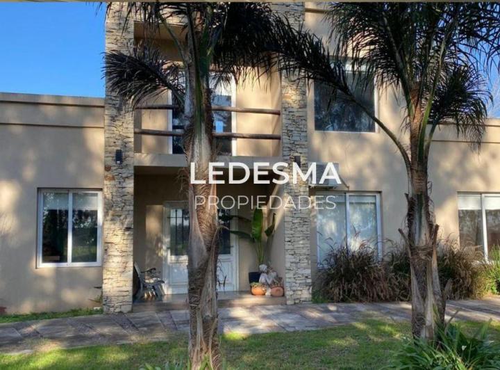Casa · 207m² · 6 Ambientes · 1 Cochera