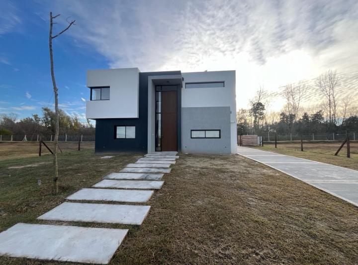 Casa · 187m² · 5 Ambientes · 2 Cocheras